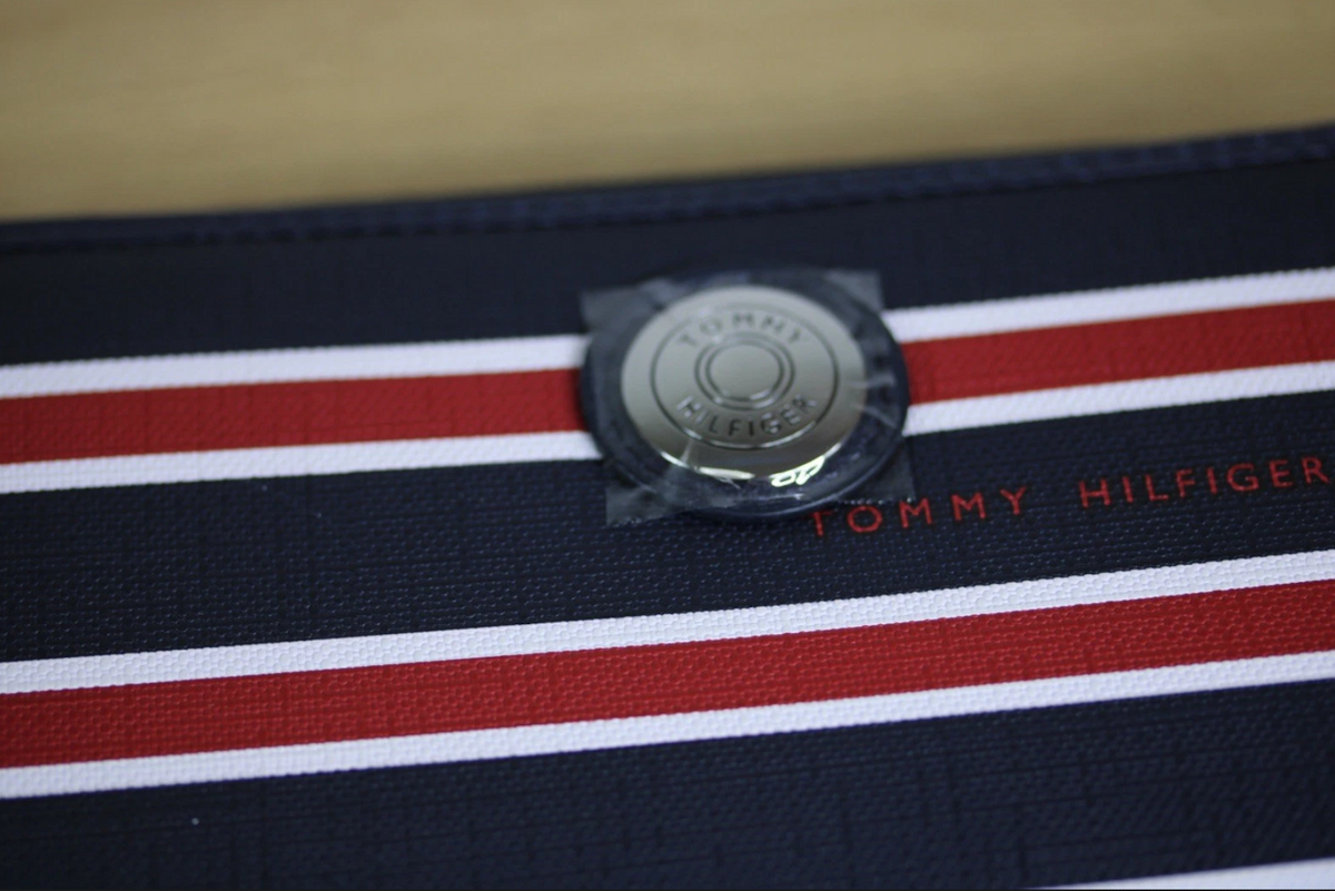 Billetera Tommy Hilfiger Mujer Stripe Zip Around Continental (Azul y Rojo)